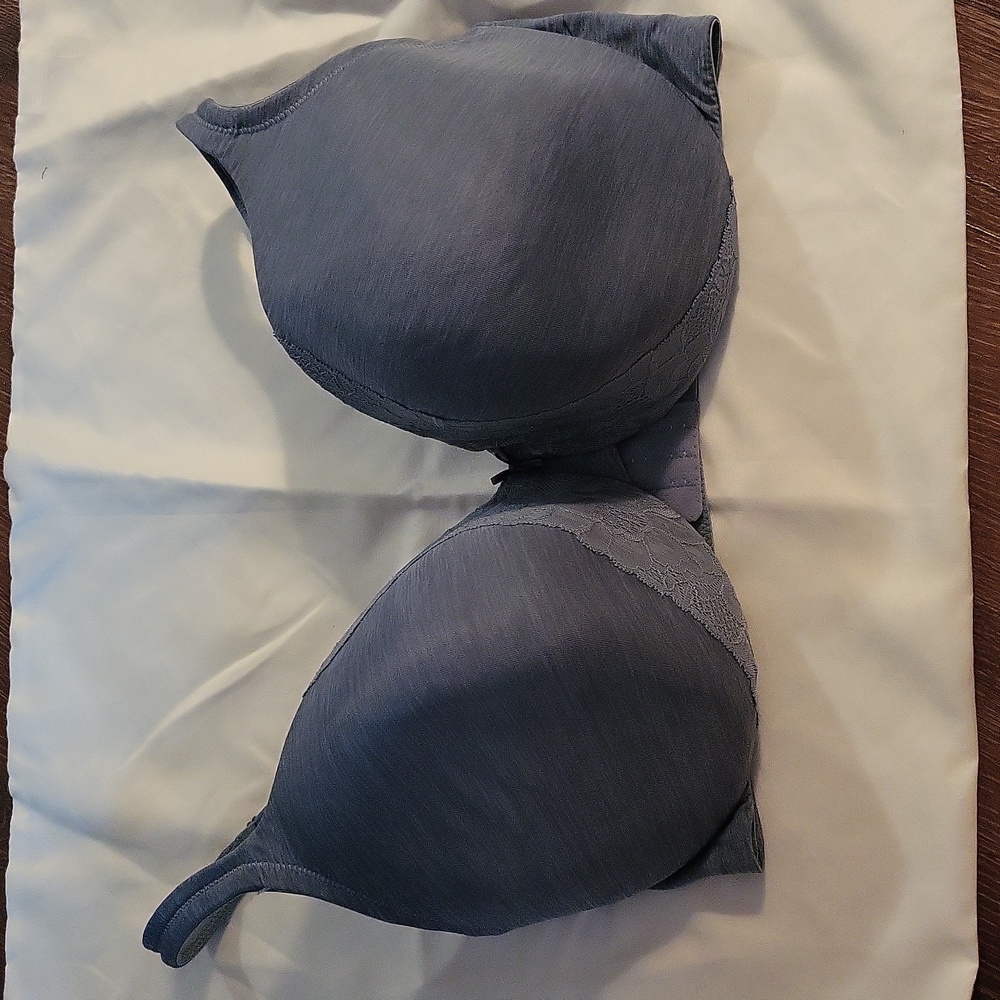 40 F Cacique lightly lined full coverage underwire bra